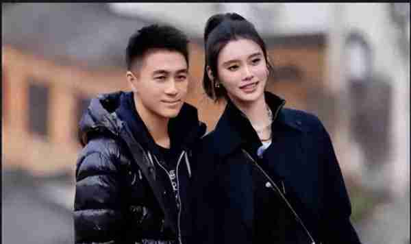 孙涛婚姻传奇：与同学李莉共度27年，17次央视春晚成功，全赖她的默默付出-第1张图片-九妖电影