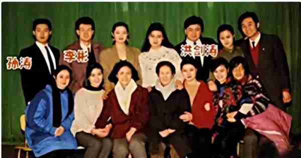 孙涛婚姻传奇：与同学李莉共度27年，17次央视春晚成功，全赖她的默默付出-第19张图片-九妖电影