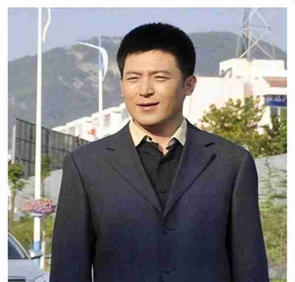 孙涛结婚被拿捏27年，炫耀妻子漂亮冻龄，17次上春晚老婆功不可没-第2张图片-九妖电影