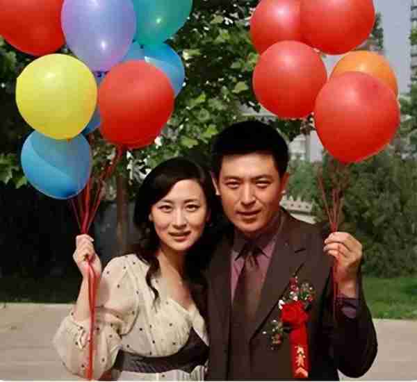 孙涛：娶同学李莉，结婚27年被拿捏死，17次上春晚全是她的功劳_1-第11张图片-九妖电影