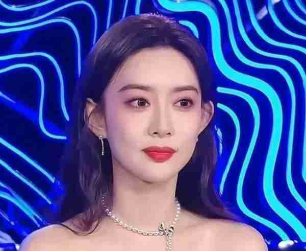 孟子义在跨年晚会上与周华健合唱歌曲《让我欢喜让我忧》跑调了-第1张图片-九妖电影