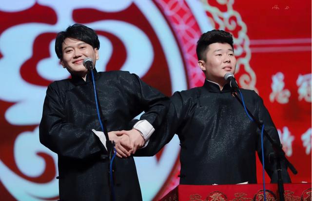 孟鹤堂参加辽视春晚彩排,现场照被曝出,孟哥不愧是德云社顶流-第1张图片-九妖电影 孟鹤堂参加辽视春晚彩排,现场照被曝出,孟哥不愧是德云社顶流-第1张图片-九妖电影