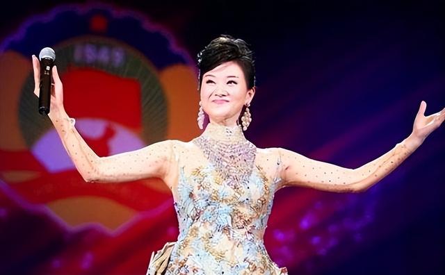 宋祖英：12岁父亲去世，24次上春晚，39岁生子，57岁依然光彩照人-第23张图片-九妖电影