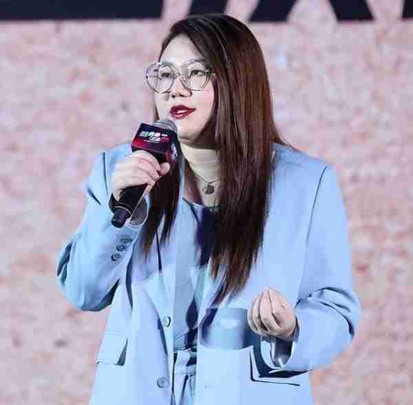 对比41岁贾玲和39岁杨天真后，才发现割胃瘦和运动瘦差距一目了然_1-第3张图片-九妖电影