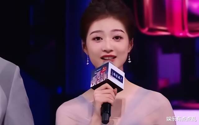 导演调侃跨年晚会收视率再好也不用何卿冯琳了,理由够笑三天-第2张图片-九妖电影