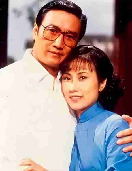 扎心!谢贤一家1986年春节家宴视频曝光,网友:我家现在也吃不上-第3张图片-九妖电影 扎心!谢贤一家1986年春节家宴视频曝光,网友:我家现在也吃不上-第3张图片-九妖电影