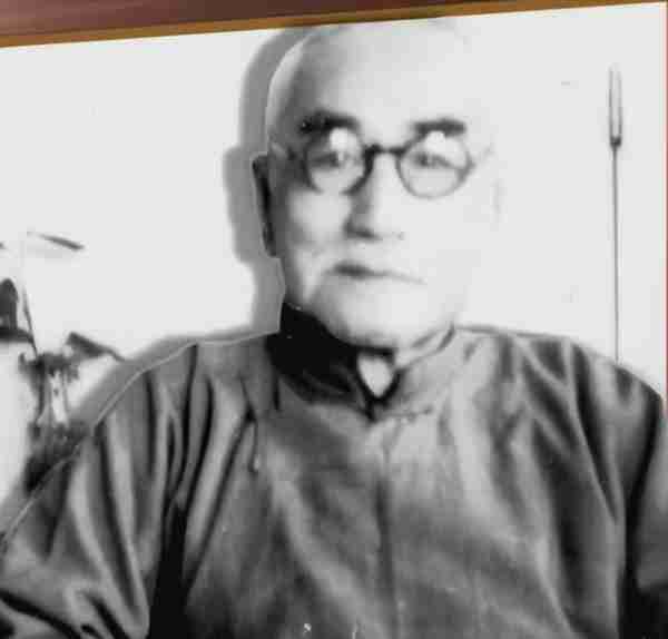 扎心!谢贤一家1986年春节家宴视频曝光,网友:我家现在也吃不上-第27张图片-九妖电影 扎心!谢贤一家1986年春节家宴视频曝光,网友:我家现在也吃不上-第27张图片-九妖电影