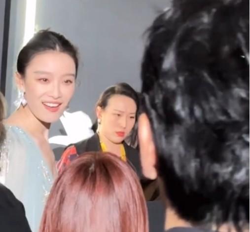 打同性“擦边球”上瘾？千娇百媚的倪妮，已走上演员的另一条路了-第6张图片-九妖电影
