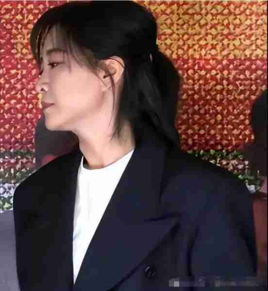 打回原型?贾玲被质疑体重反弹,最新机场生图流出,网友:傻眼了-第2张图片-九妖电影 打回原型?贾玲被质疑体重反弹,最新机场生图流出,网友:傻眼了-第2张图片-九妖电影