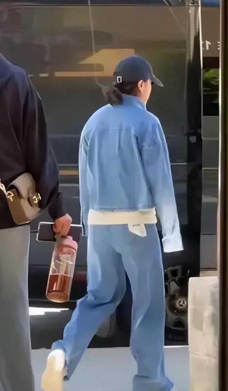 打回原型?贾玲被质疑体重反弹,最新机场生图流出,网友:傻眼了-第16张图片-九妖电影 打回原型?贾玲被质疑体重反弹,最新机场生图流出,网友:傻眼了-第16张图片-九妖电影