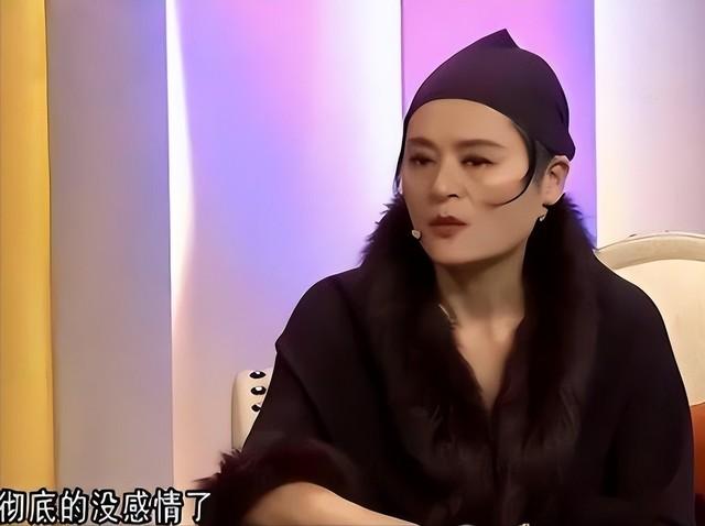 打败韦唯毛阿敏，却被亲弟弟砸成脑震荡，一代歌后沦为保姆谋生-第12张图片-九妖电影