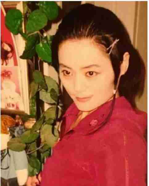 打败韦唯毛阿敏，却被亲弟弟砸成脑震荡，一代歌后沦为保姆谋生-第13张图片-九妖电影