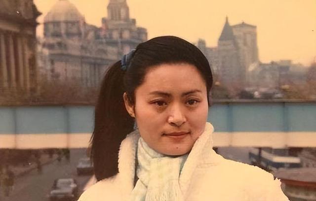 打败韦唯毛阿敏，却被亲弟弟砸成脑震荡，一代歌后沦为保姆谋生-第23张图片-九妖电影