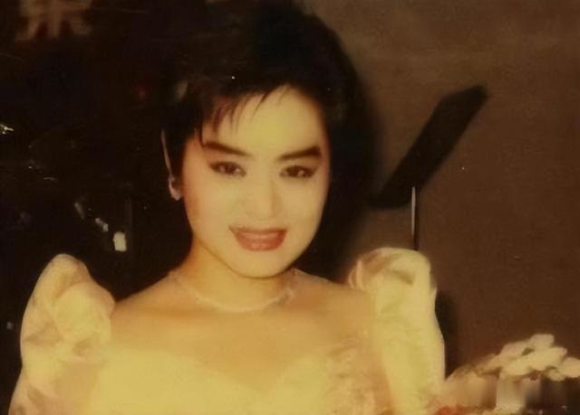 打败韦唯毛阿敏，却被亲弟弟砸成脑震荡，一代歌后沦为保姆谋生-第27张图片-九妖电影
