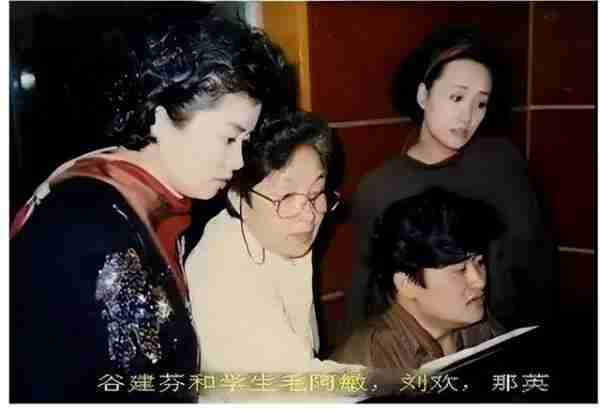 打败韦唯毛阿敏，却被亲弟弟砸成脑震荡，一代歌后沦为保姆谋生-第32张图片-九妖电影