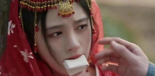 抗战剧中的整容脸,假鼻梁,尖下巴,锥子脸,是准备吓退鬼子吗-第22张图片-九妖电影 抗战剧中的整容脸,假鼻梁,尖下巴,锥子脸,是准备吓退鬼子吗-第22张图片-九妖电影
