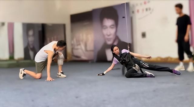 抱不起女星、拉不开弓、硅胶假身材,圈里男演员到底有多虚--第39张图片-九妖电影 抱不起女星、拉不开弓、硅胶假身材,圈里男演员到底有多虚--第39张图片-九妖电影