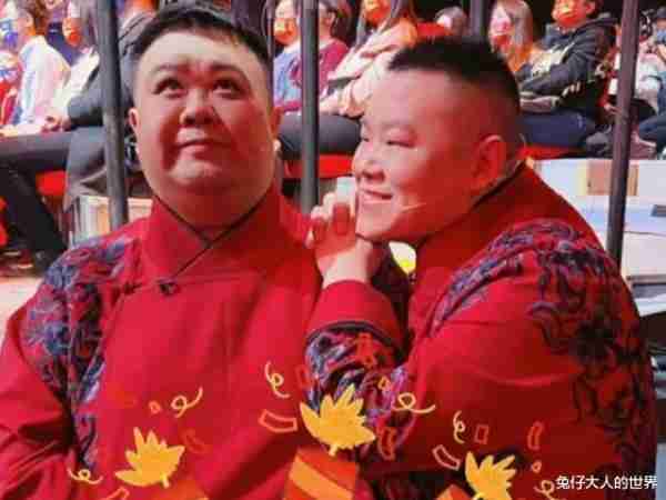 岳云鹏参加相声春晚录制，穿刺绣大褂登台，小岳岳地位一目了然-第4张图片-九妖电影