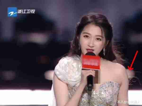 巨星翻车、流量假唱、生图奇怪，5台跨年晚会各有各的“精彩”-第3张图片-九妖电影