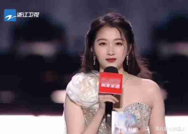 巨星翻车、流量假唱、生图奇怪，5台跨年晚会各有各的“精彩”-第2张图片-九妖电影