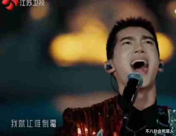 巨星翻车、流量假唱、生图奇怪，5台跨年晚会各有各的“精彩”-第20张图片-九妖电影