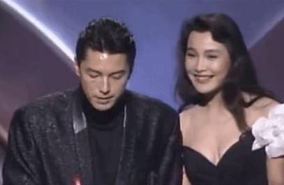 弃养双胞胎，五个字“毁掉”春晚，她宁愿在国外洗盘子都不回国...-第5张图片-九妖电影
