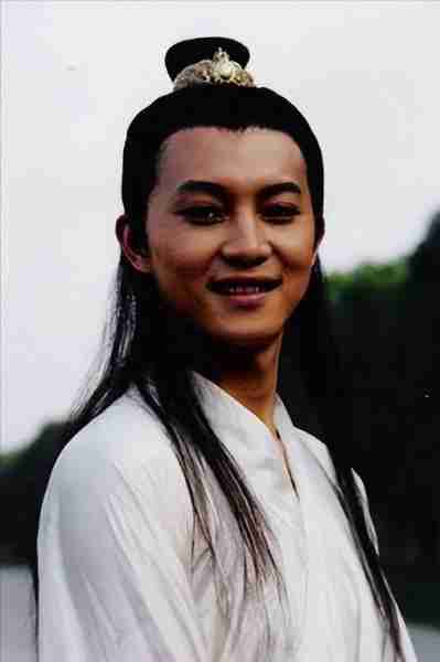 整容、坐牢、大男子主义,44岁的他,凭什么再次翻红?-第23张图片-九妖电影 整容、坐牢、大男子主义,44岁的他,凭什么再次翻红?-第23张图片-九妖电影