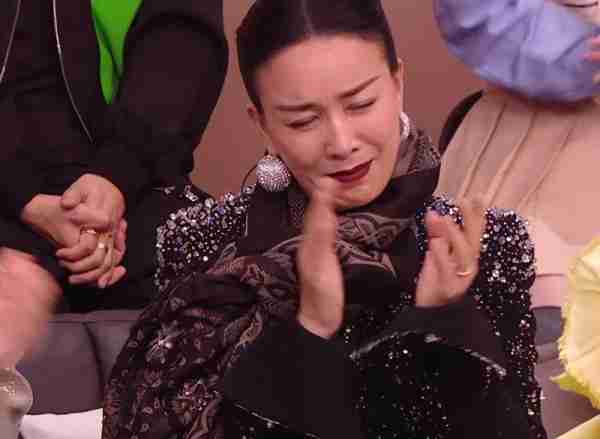 整容脸又混进综艺《歌手》了？锥子脸、假鼻梁、大浓妆，别辣观众眼睛了-第21张图片-九妖电影
