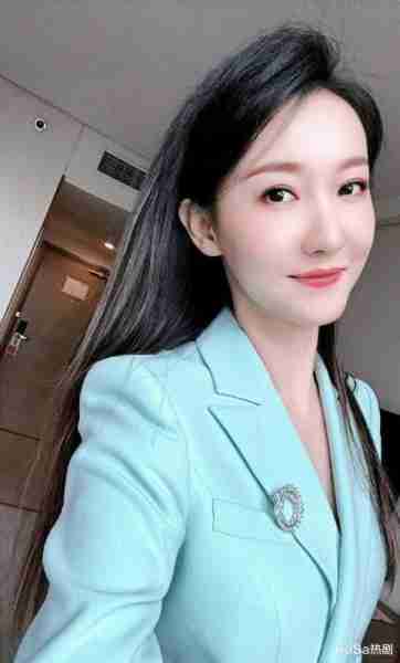 张靓婧颜值媲美李思思！2023主持人大赛，成功挖到一张“春晚脸”-第9张图片-九妖电影