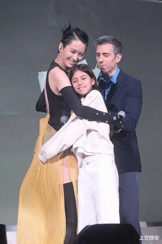 明星的混血娃长大了，姜文女儿清纯漂亮，周华健儿子长得太着急-第37张图片-九妖电影