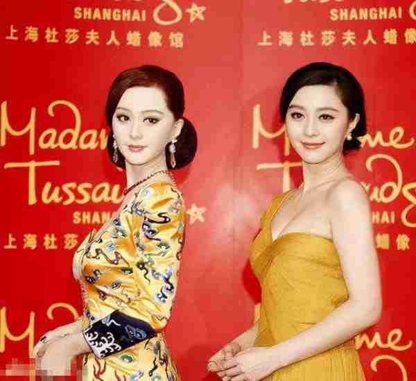 明星蜡像被玩坏：鹿晗嘴被亲掉皮，孙俪被占便宜，杨幂认不出来_1-第11张图片-九妖电影