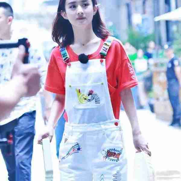 明星蜡像被玩坏：鹿晗嘴被亲掉皮，孙俪被占便宜，杨幂认不出来_1-第39张图片-九妖电影