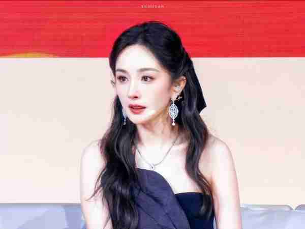 明星蜡像被玩坏：鹿晗嘴被亲掉皮，孙俪被占便宜，杨幂认不出来_1-第59张图片-九妖电影