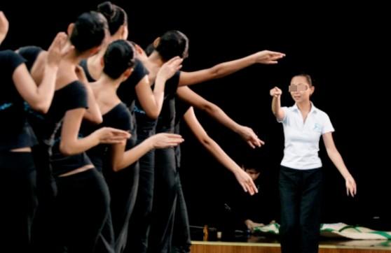 当年春晚“千手观音”聋哑人领舞，拒绝富豪，嫁穷小子，如今...-第16张图片-九妖电影