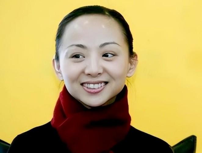 当年春晚“千手观音”聋哑人领舞，被富豪苦追8年，如今成了这样-第2张图片-九妖电影