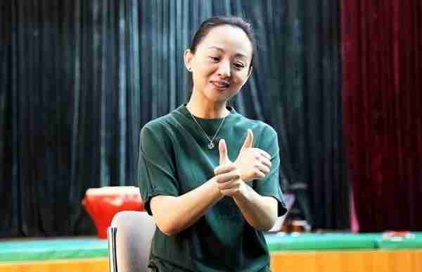 当年春晚“千手观音”聋哑人领舞，被富豪苦追8年，如今成了这样-第5张图片-九妖电影