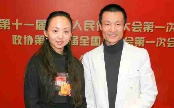当年春晚“千手观音”聋哑人领舞，被富豪苦追8年，如今成了这样-第6张图片-九妖电影