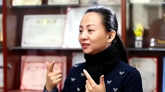 当年春晚千手观音的聋哑人领舞，被富豪苦追8年，如今成了这样？-第17张图片-九妖电影