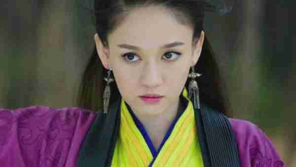 当年的一部《笑傲江湖》,她仅凭一身红衣成功将反派演成了女主-第2张图片-九妖电影