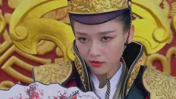 当年的一部《笑傲江湖》,她仅凭一身红衣成功将反派演成了女主-第6张图片-九妖电影