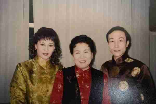 春晚一句台词识破潜伏间谍,去世23年的赵丽蓉,仍被官媒发文缅怀-第20张图片-九妖电影 春晚一句台词识破潜伏间谍,去世23年的赵丽蓉,仍被官媒发文缅怀-第20张图片-九妖电影