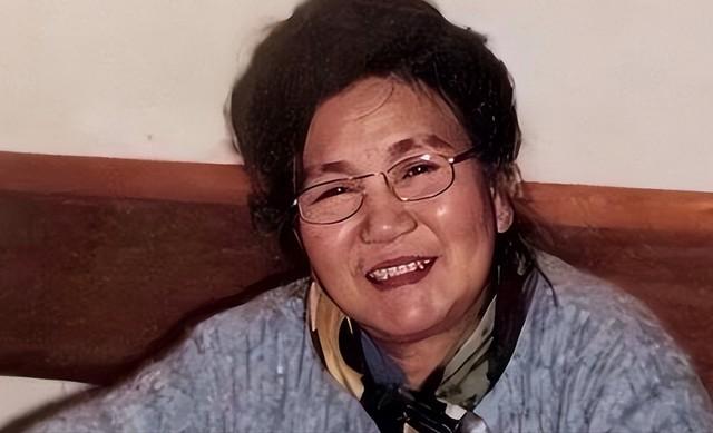 春晚一句台词识破潜伏间谍,去世23年的赵丽蓉,仍被官媒发文缅怀-第36张图片-九妖电影 春晚一句台词识破潜伏间谍,去世23年的赵丽蓉,仍被官媒发文缅怀-第36张图片-九妖电影
