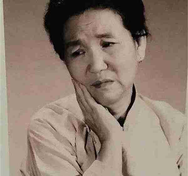 春晚一句台词识破潜伏间谍,去世23年的赵丽蓉,仍被官媒发文缅怀-第43张图片-九妖电影 春晚一句台词识破潜伏间谍,去世23年的赵丽蓉,仍被官媒发文缅怀-第43张图片-九妖电影