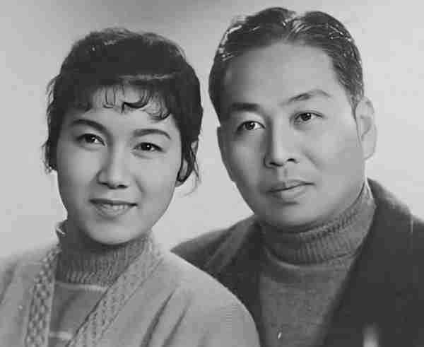 春晚一句台词识破潜伏间谍,去世23年的赵丽蓉,仍被官媒发文缅怀-第44张图片-九妖电影 春晚一句台词识破潜伏间谍,去世23年的赵丽蓉,仍被官媒发文缅怀-第44张图片-九妖电影