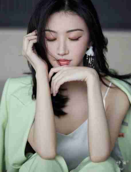 景甜随拍，如出水芙蓉，即甜又美。-第17张图片-九妖电影