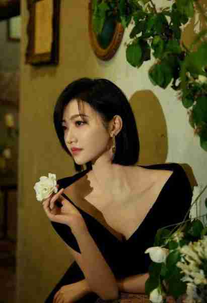 景甜随拍，如出水芙蓉，即甜又美。-第18张图片-九妖电影