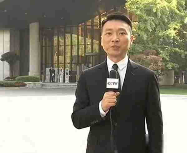 暂别《新闻联播》栏目组，央视门面担当康辉收获新身份-第15张图片-九妖电影