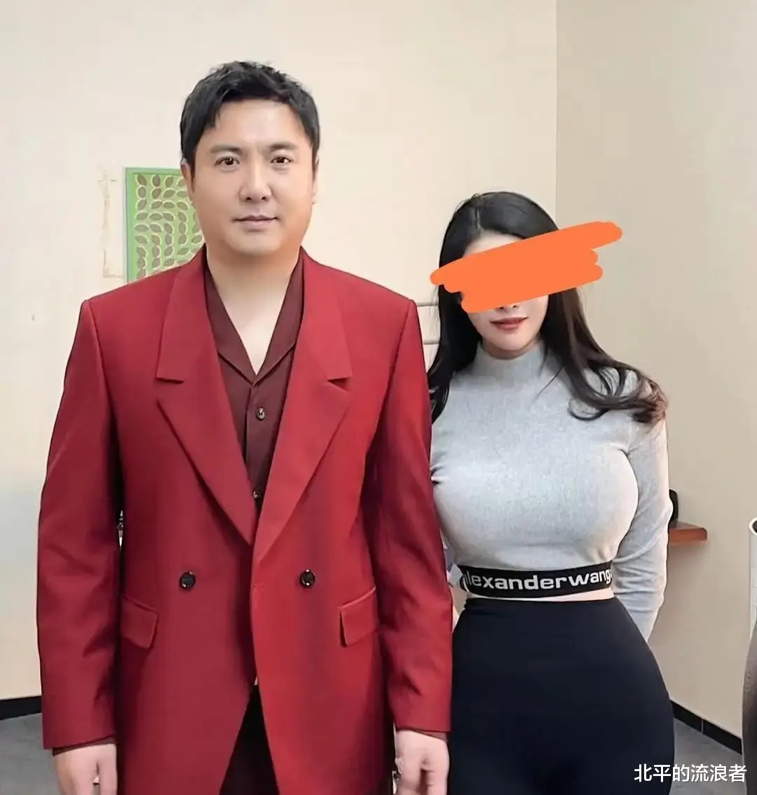 曝娱乐圈二字影帝出轨！带嫩模去KTV卫生间，亲热时被服务员撞见-第6张图片-九妖电影