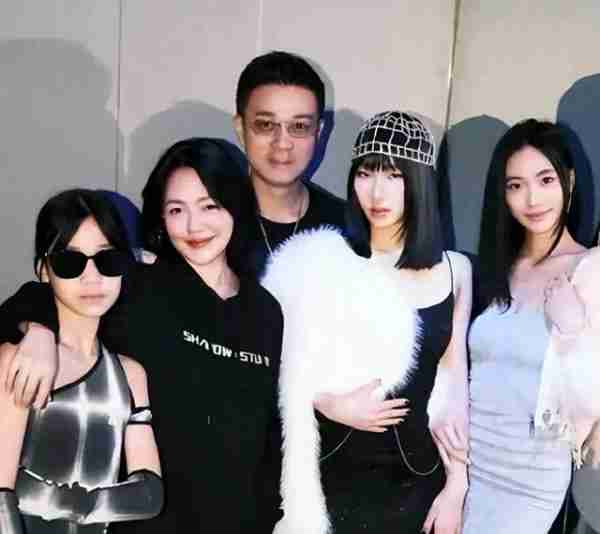 曝小S被大S拖累,无缘舒淇冯德伦结婚纪念日派对,没能跟孙芸芸玩-第1张图片-九妖电影 曝小S被大S拖累,无缘舒淇冯德伦结婚纪念日派对,没能跟孙芸芸玩-第1张图片-九妖电影