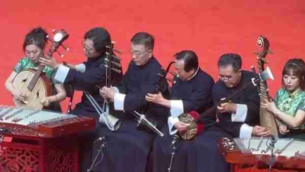 德云鼓曲社七音换手联弹，震撼全场，这才是最该上春晚的节目-第2张图片-九妖电影